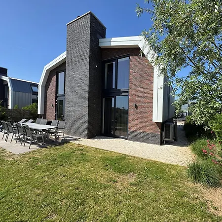 Holiday home Europarcs De Kraaijenbergse Plassen 12-personen-villa Beachlife Nr 318