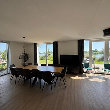 Europarcs De Kraaijenbergse Plassen 12-personen-villa Beachlife Nr 318 *